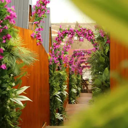 Gardan Hotel *